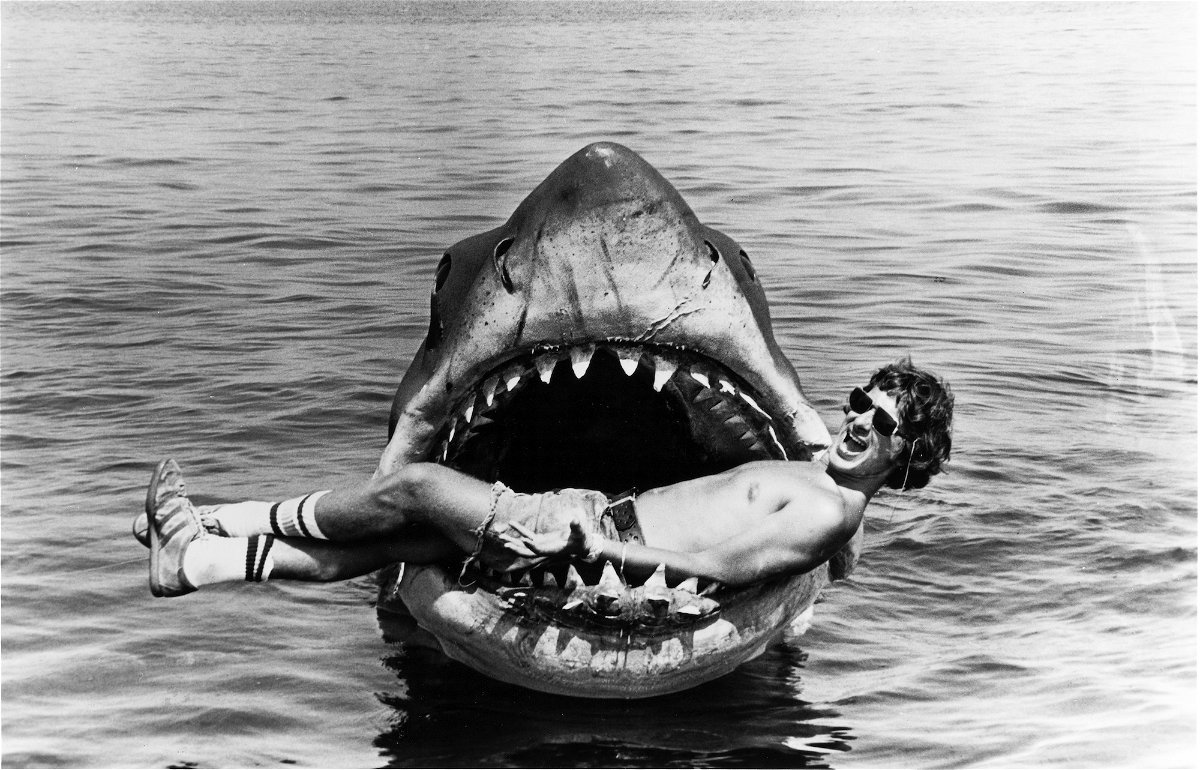 Steven Spielberg tra le fauci dello squalo sul set del film