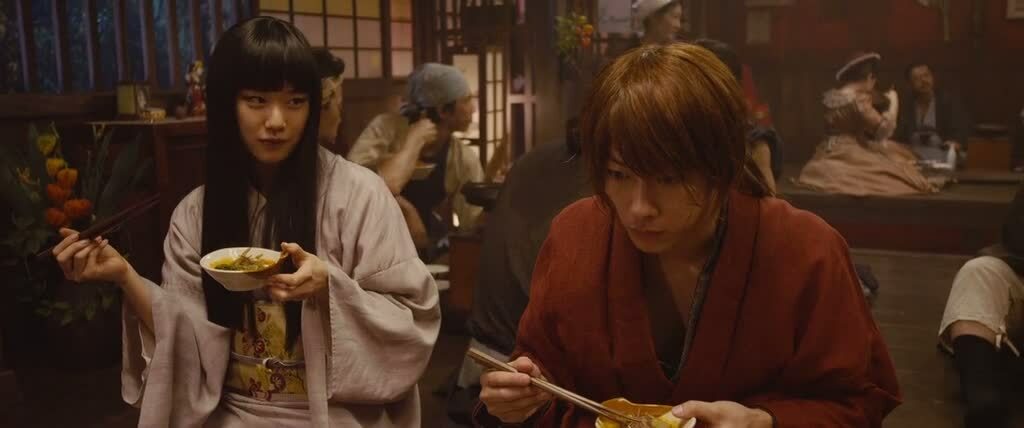 Clicca per vedere l'immagine originale Emi Takei e Takeru Satō nel film Rurouni Kenshin