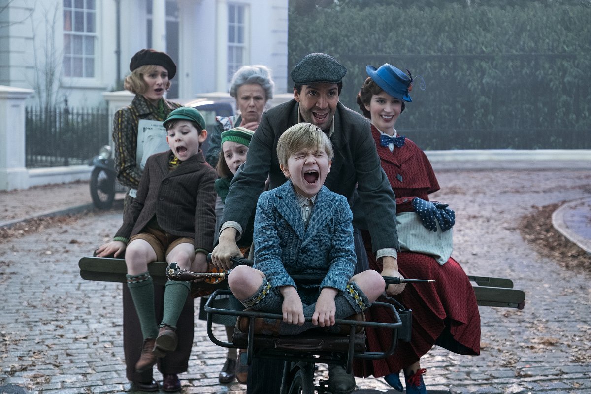 Mary Poppins, Jack e i Banks in bicicletta