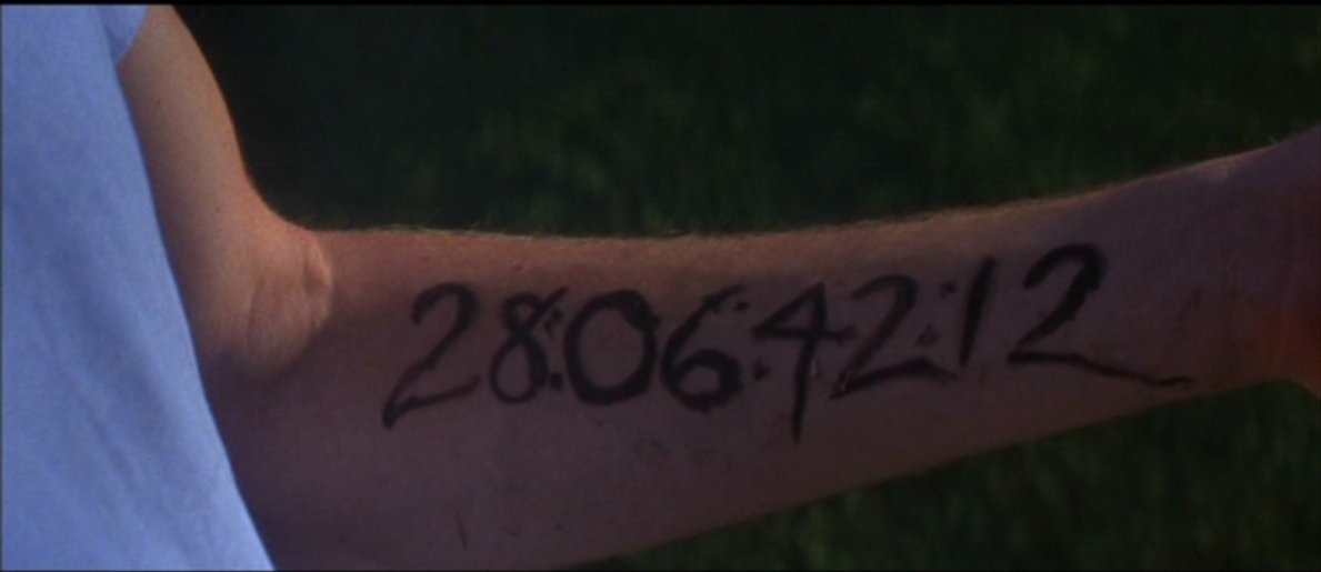 Il braccio di Donnie Darko su cui è scritto quanto manca alla fine del mondo