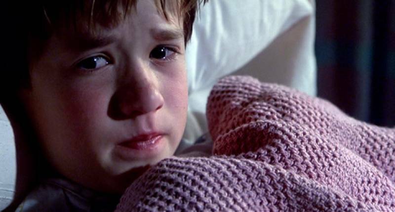 Clicca per vedere l'immagine originale Cole Sear è interpretato da Haley Joel Osment
