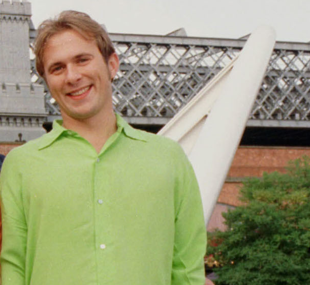 Clicca per vedere l'immagine originale Jason Merrells è Phil Delaney in Queer as Folk UK