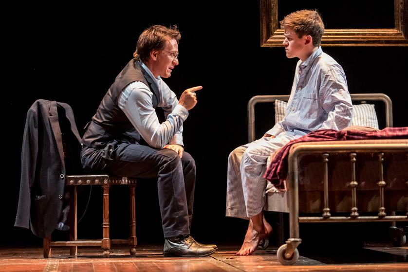Harry Potter and the Cursed Child Jamie Parker e Sam Clemmett nei ruoli di Harry e Albus Potter