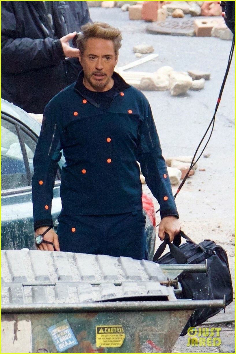 Robert Downey Jr. con una misteriosa borsa