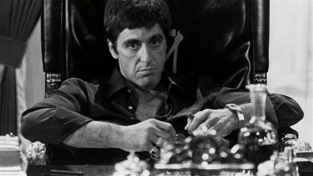Al Pacino in una scena del film Scarface
