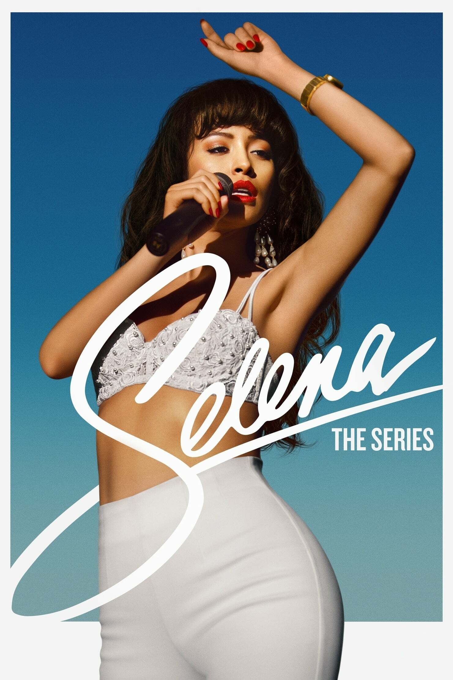 Clicca per vedere l'immagine originale Christian Serratos canta nei panni di Selena