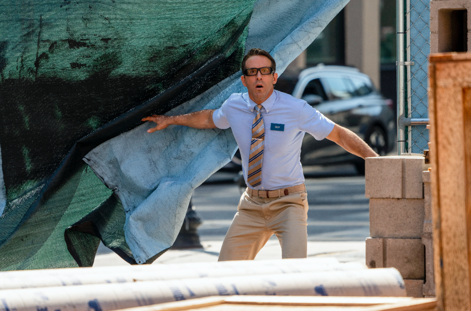 Clicca per vedere l'immagine originale Ryan Reynolds entra in un cantiere