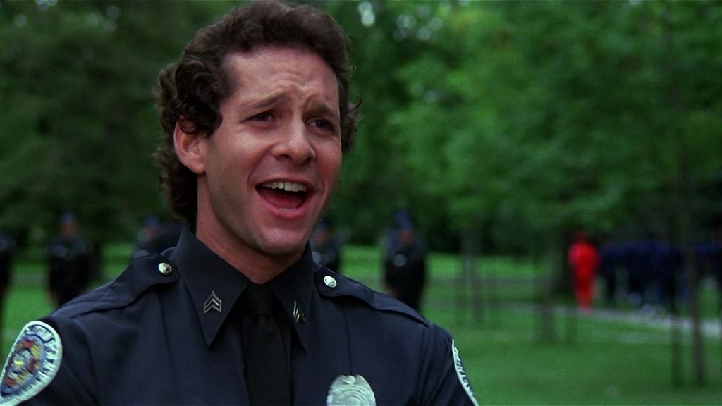 Clicca per vedere l'immagine originale Un'immagine di Steve Guttenberg in Scuola di Polizia