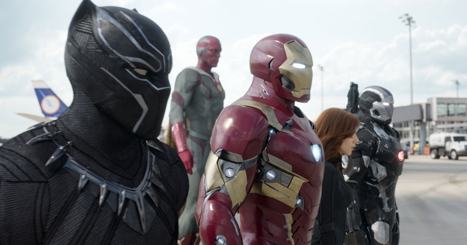 Clicca per vedere l'immagine originale Team Iron Man in una scena di Civil War
