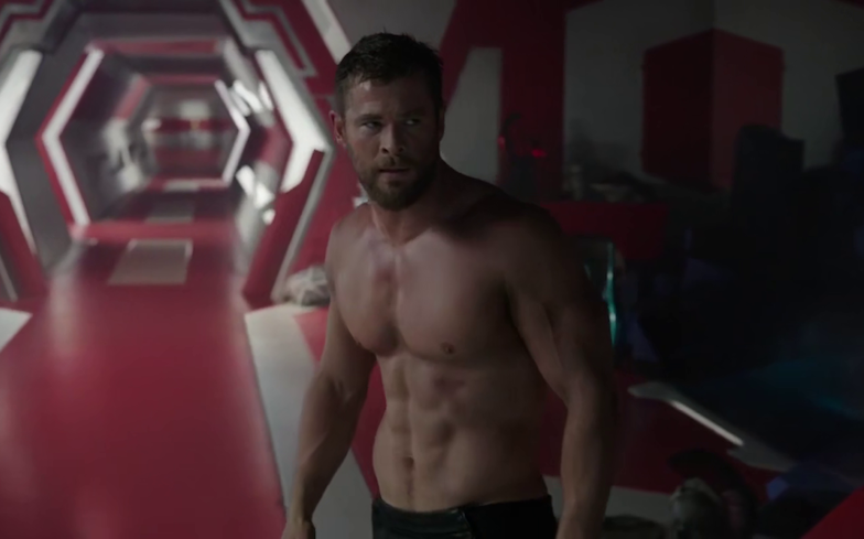 La scena a petto nudo di Chris Hemsworth in Thor: Ragnarok