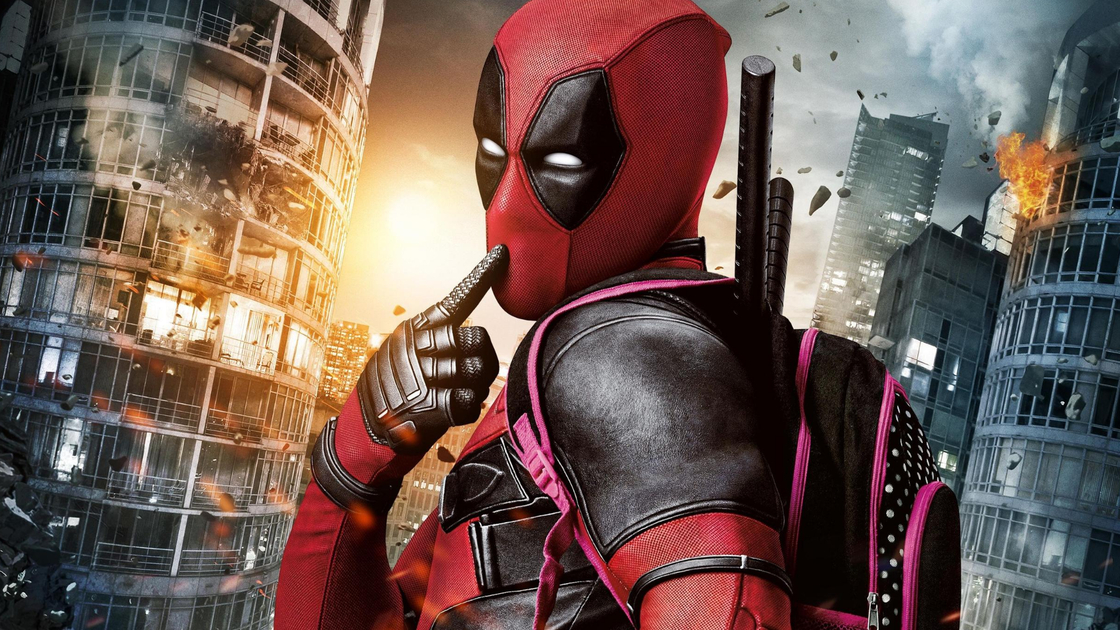 Copertina di Deadpool 3, Ryan Reynolds spiega (a modo suo) perché ancora non è uscito