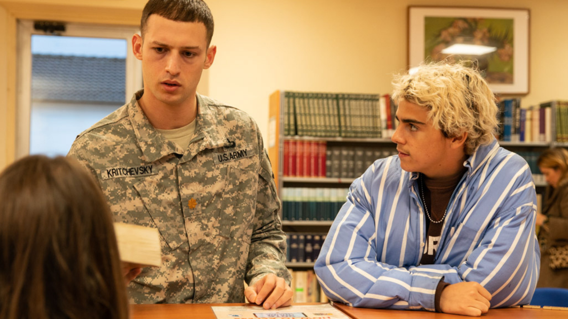Copertina di We Are Who We Are: la base militare di Chioggia e le location della serie