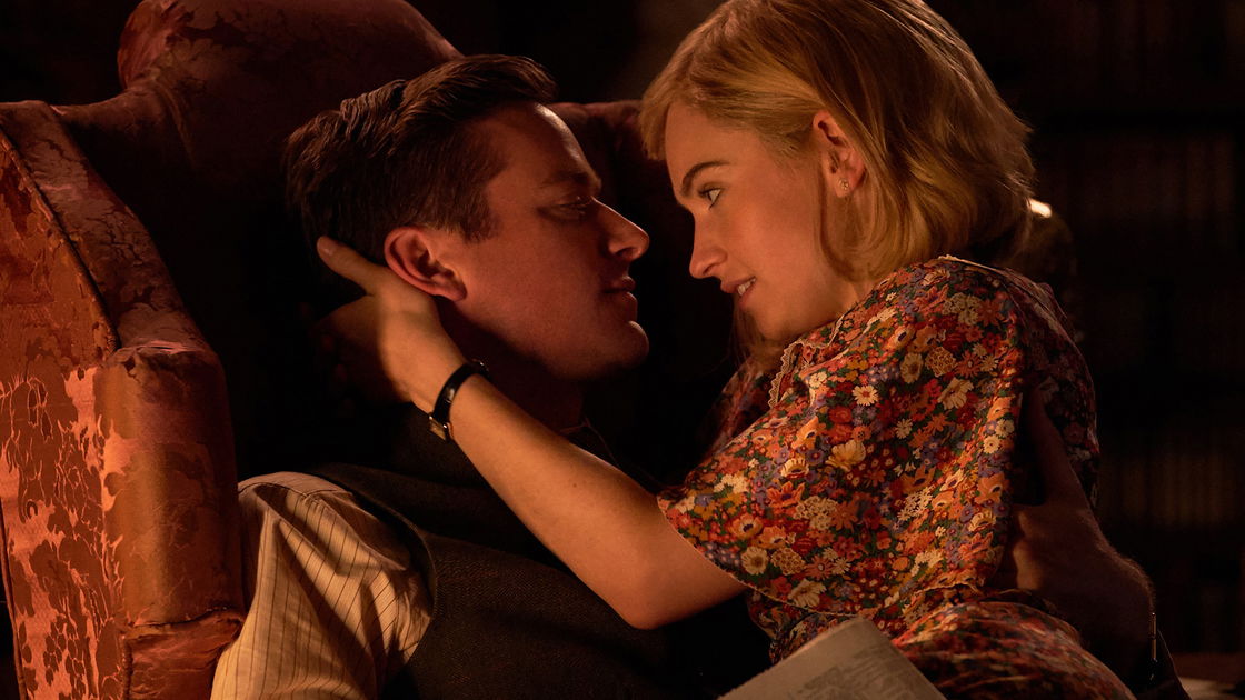 Portada de Rebecca, la nueva adaptación de la novela de Daphne Du Maurier no encuentra su identidad