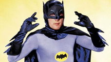 Copertina di A Los Angeles è stato acceso il bat-segnale per salutare Adam West