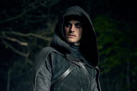 Copertina di Daniel Sharman da I Medici a Cursed: tutto quello che devi sapere sull'attore britannico