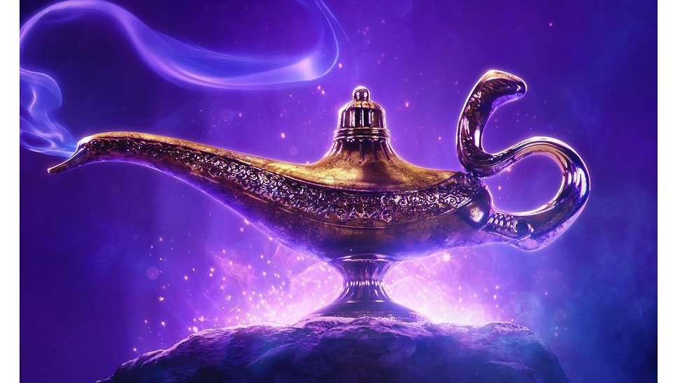 Copertina di Aladdin: il nuovo poster ci mostra la magica lampada del Genio
