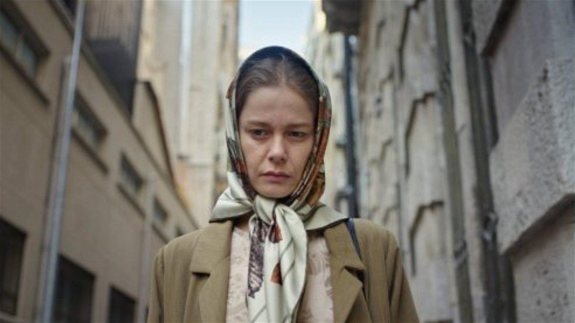 Εξώφυλλο της Fatma: Τι γνωρίζουμε για την τουρκική σειρά του Netflix Original με την Burcu Biricik