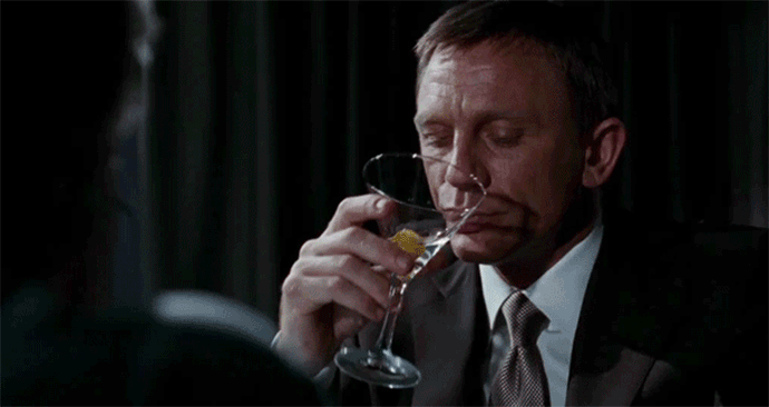 Copertina di James Bond ha un serio problema con l'alcool, rivela uno studio