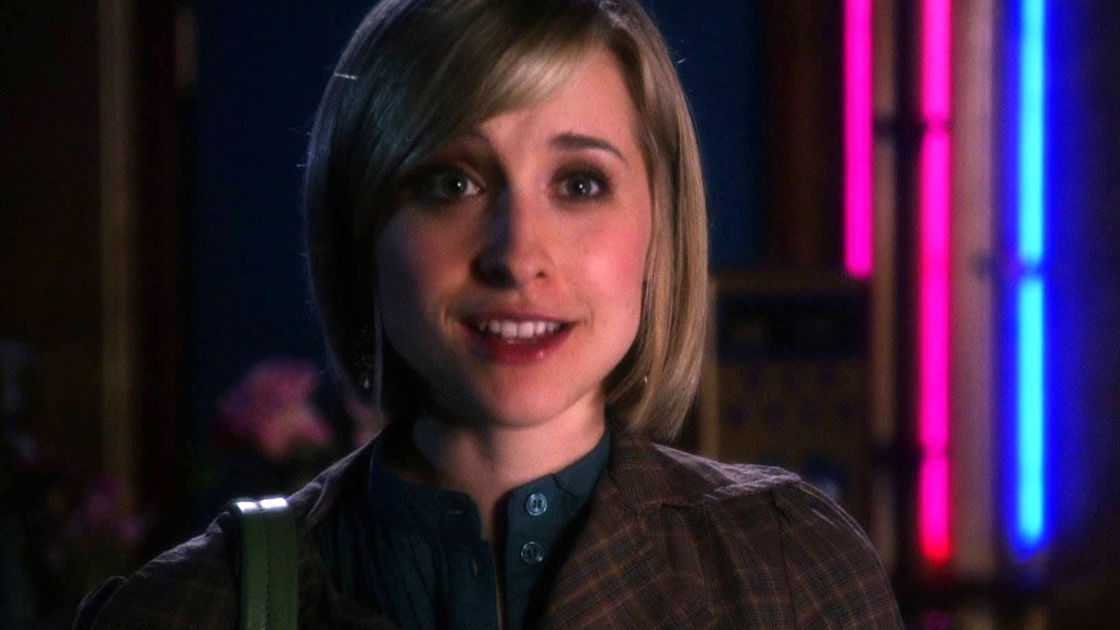 Το εξώφυλλο της Allison Mack καταδικάστηκε σε 3 χρόνια φυλάκιση για τον ρόλο της στο NXIVM