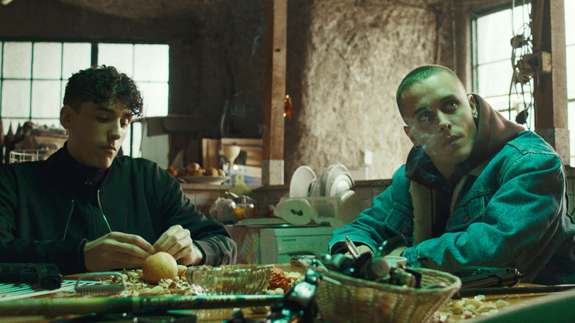 Copertina di La terra dell'abbastanza: trama e finale del film di Damiano e Fabio D'Innocenzo