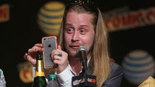 Copertina di Macaulay Culkin: tweet brutali contro Spacey e Franco per gli Oscar 2018