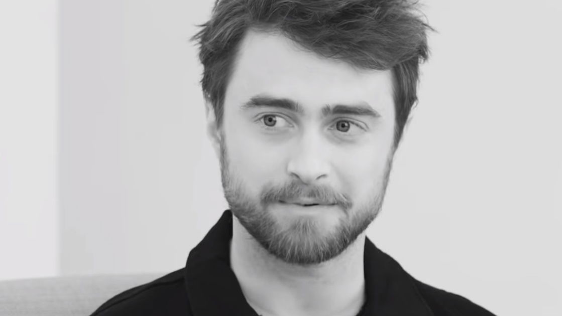 Copertina di Daniel Radcliffe gestiva la fama di Harry Potter ubriacandosi: 'Ci sono voluti alcuni anni per smettere'