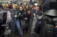 Copertina di E domani il mondo intero: il film tedesco di Netflix che esplora violenza e antifascismo