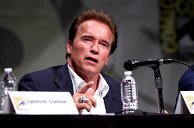 Copertina di Arnold Schwarzenegger si sta riprendendo dopo un nuovo intervento al cuore