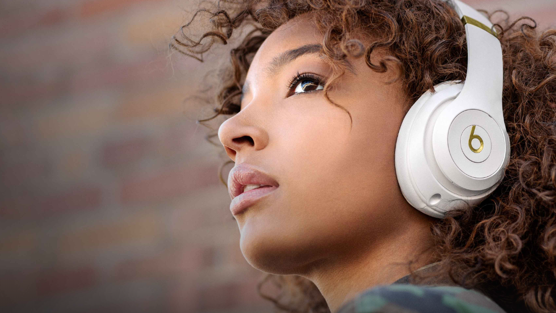Copertina di Apple: a marzo AirPods over-the-ear, iPhone SE 2 e nuovo iPad Pro?