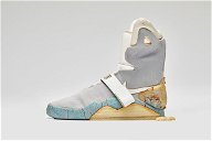 Copertina di Le scarpe originali di Ritorno al Futuro si stanno disintegrando