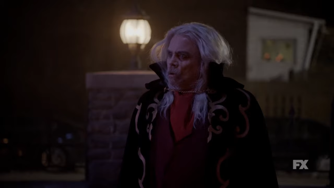 Copertina di Mark Hamill è lo strepitoso vampiro Jim in What We Do in the Shadows