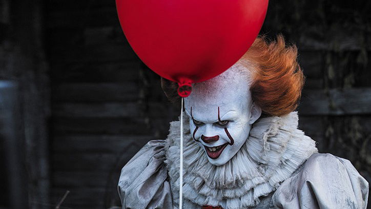 Copertina di IT, Andy Muschietti parla del rating R del film: "Non poteva essere altrimenti"
