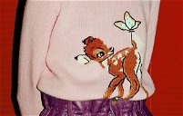Copertina di Disney x Miu Miu: i maglioni di Bambi e Alice arrivano giusto in tempo per Natale
