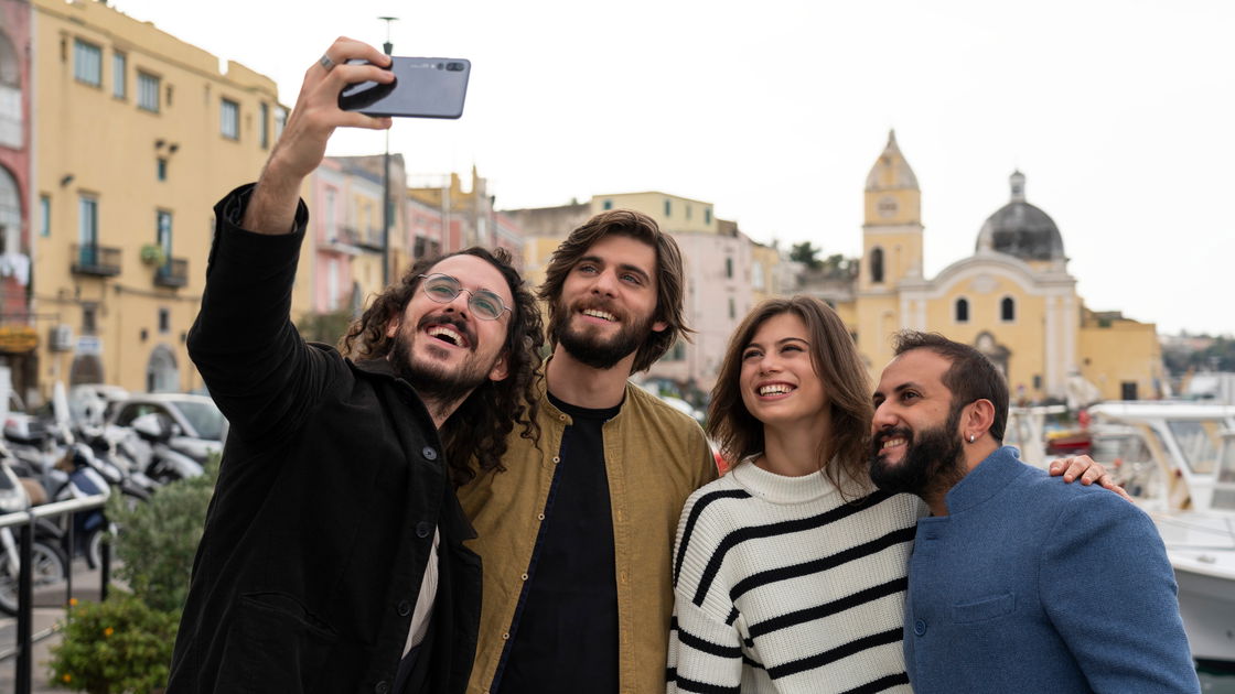Copertina di Generazione 56K: cosa sapere della serie italiana Netflix con The Jackal