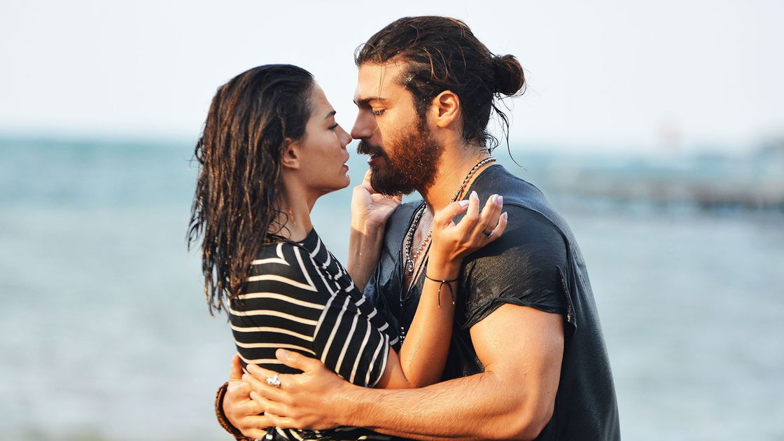 Portada de ¿Por qué no hay escenas de besos y sexo en las películas y series turcas?