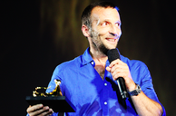 Copertina di A muso duro e pugni serrati: Mathieu Kassovitz porta la boxe a Locarno 70