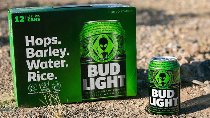 Copertina di Bud Light lancia le lattine ispirate all'invasione dell'Area 51