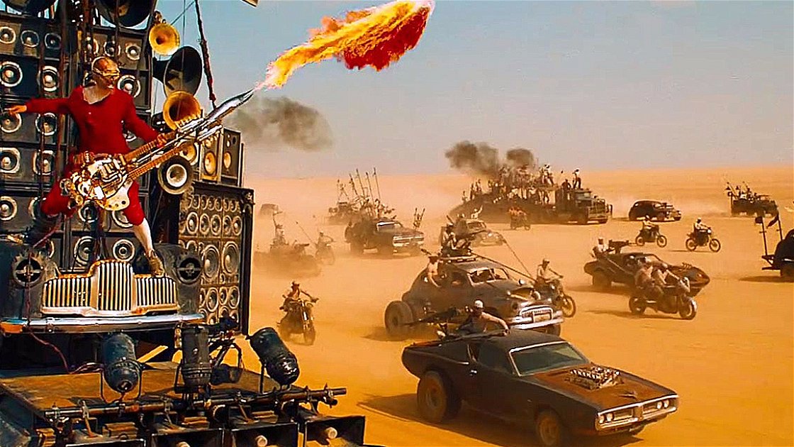 Copertina di Mad Max: Fury Road, tutto sul chitarrista sputafuoco Doof Warrior