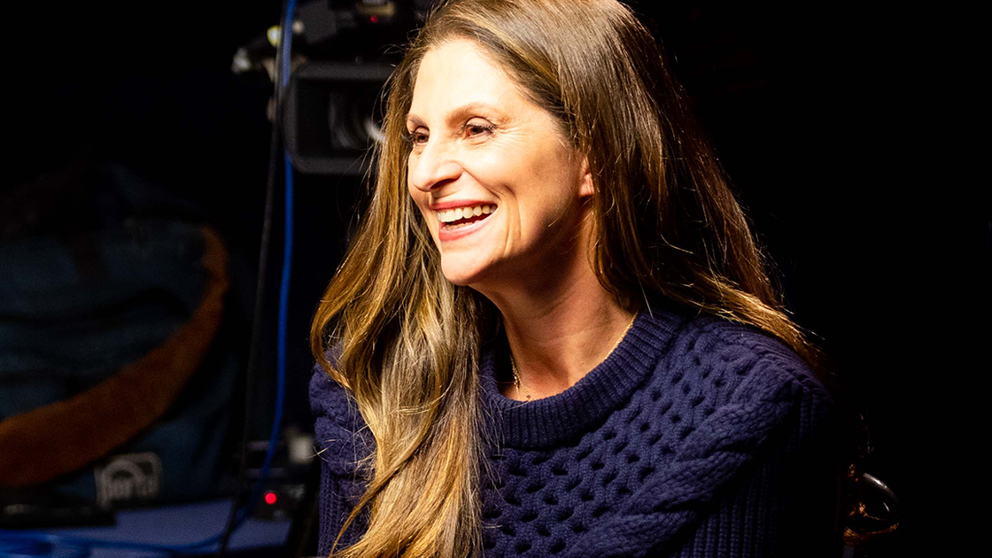 Copertina di Niki Caro racconta la sua Mulan: reportage dalla conferenza stampa Disney a Milano