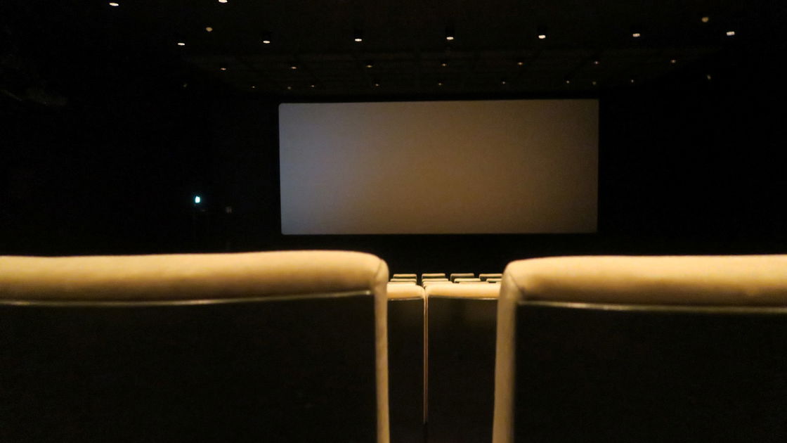 Copertina di I cinema resteranno chiusi fino al 24 novembre: le proteste di #NonChiudeteICinema