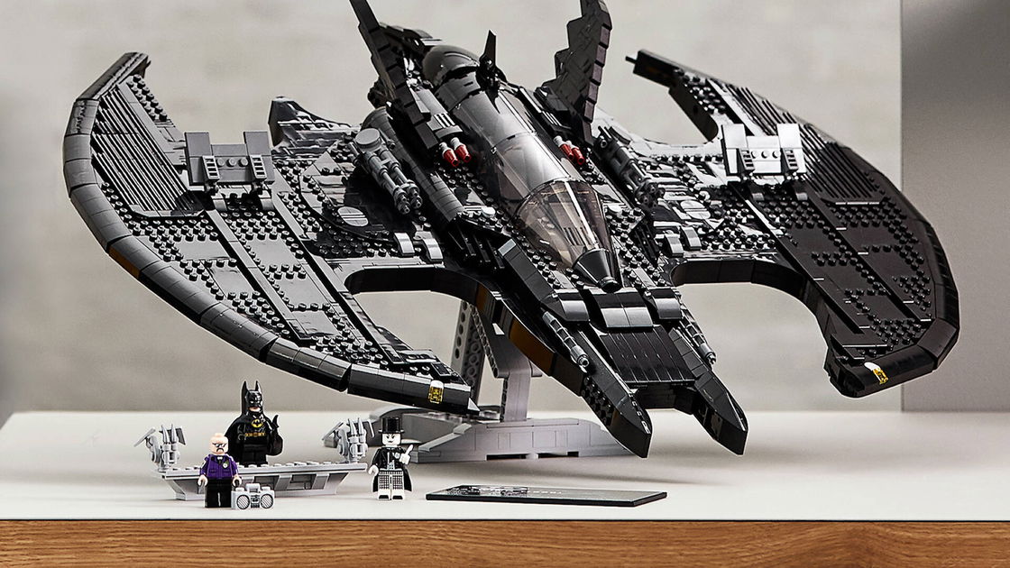 Copertina di Il LEGO Batwing dal Batman '89 è un capolavoro (che puoi appendere al muro)
