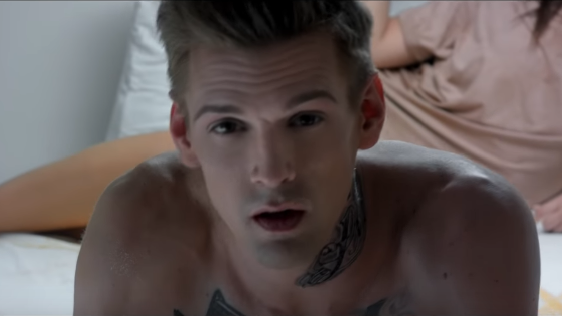 Copertina di Melanie Martin, la fidanzata di Aaron Carter, è stata arrestata per violenza domestica