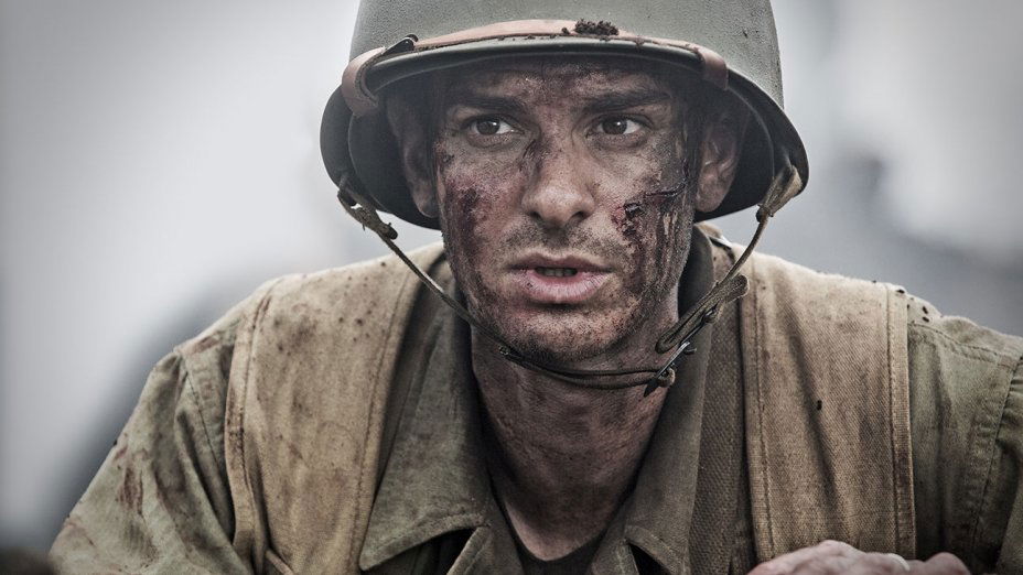 Copertina di Hacksaw Ridge, la recensione: Andrew Garfield è l'angelo di Mel Gibson