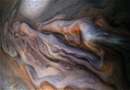 Copertina di La sonda Juno immortala un 'delfino spaziale' nel cielo di Giove
