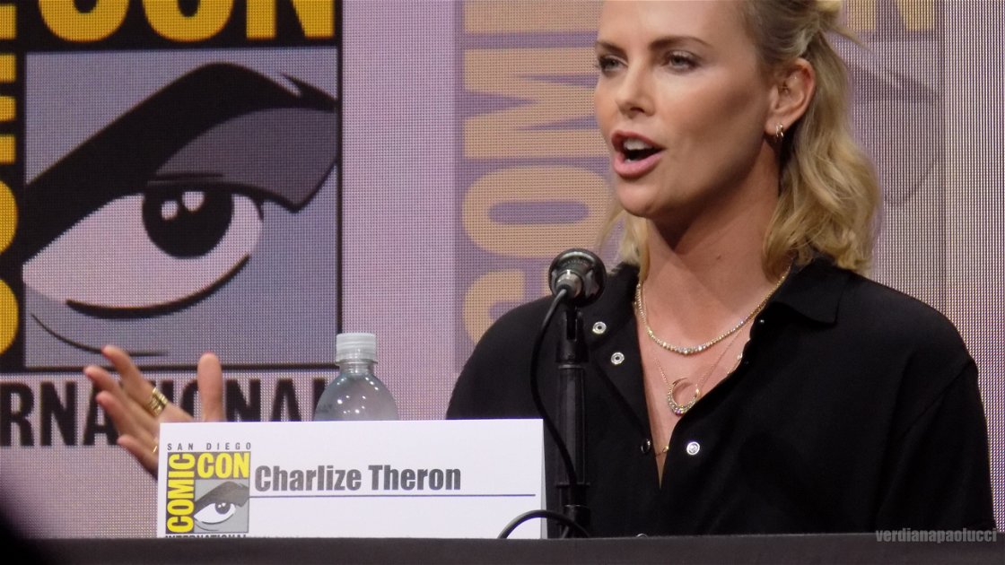 Copertina di Incontro ravvicinato con l'atomica bionda Charlize Theron al Comic-Con