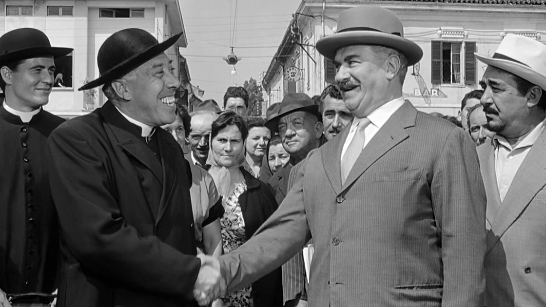 Copertina di Don Camillo Monsignore... ma non troppo: la scena dell'anagramma e le migliori del film
