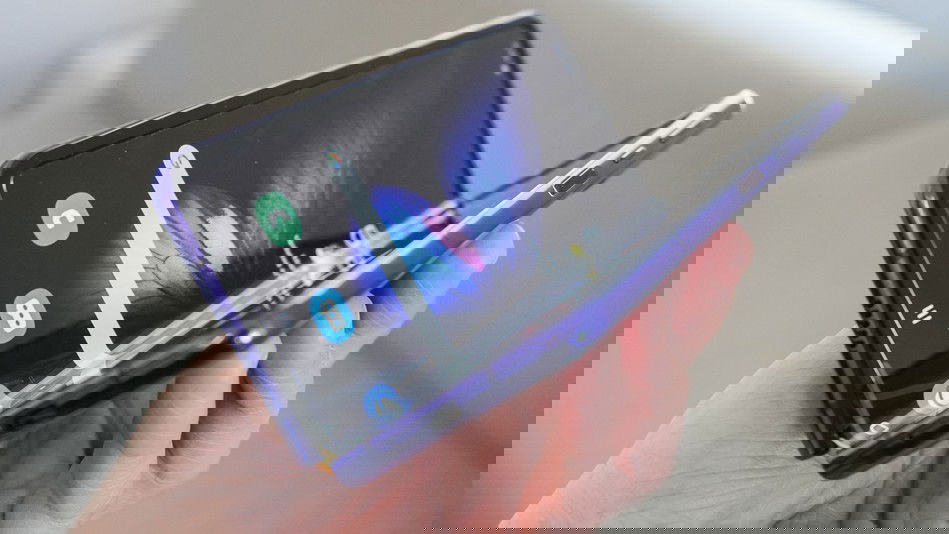Copertina di Google sta già lavorando al Pixel pieghevole, ma il lancio è lontano
