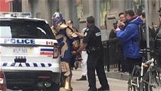 Copertina di Avengers: Infinity War, Thanos arrestato a Toronto: la foto virale (e com'è andata davvero)