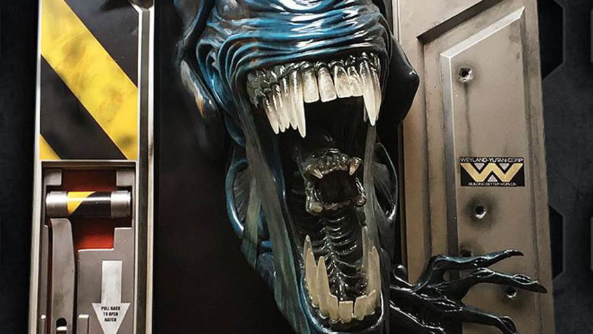 Copertina di Questa regina di Aliens a grandezza naturale è perfetta per i tuoi muri di casa