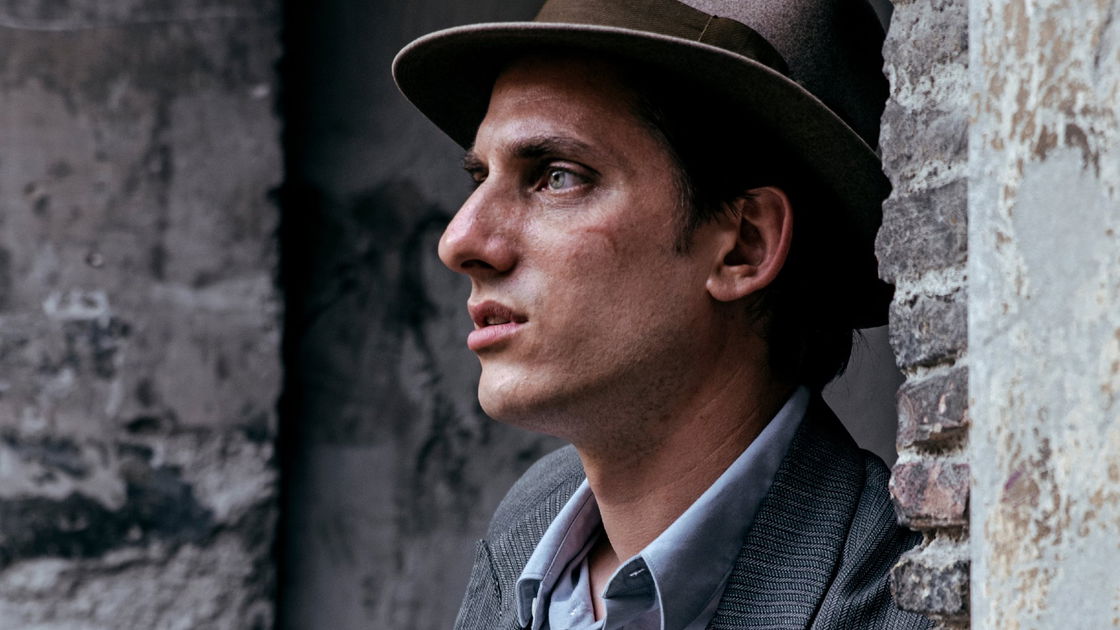 Copertina di La ferita del Novecento e le sue cicatrici: la recensione di Martin Eden da Venezia 76